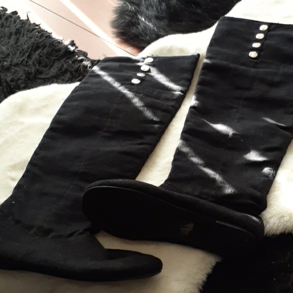 Black Boots